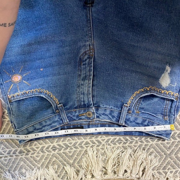 Hand painted cropped boyfriend jeans - Picture 9 of 16